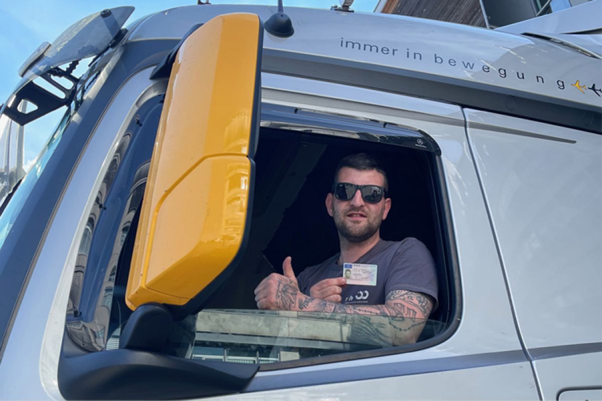 rudolph trucking & handling GmbH – Unser Lagermeister Daniel hat den LKW-Führerschein  bestanden!